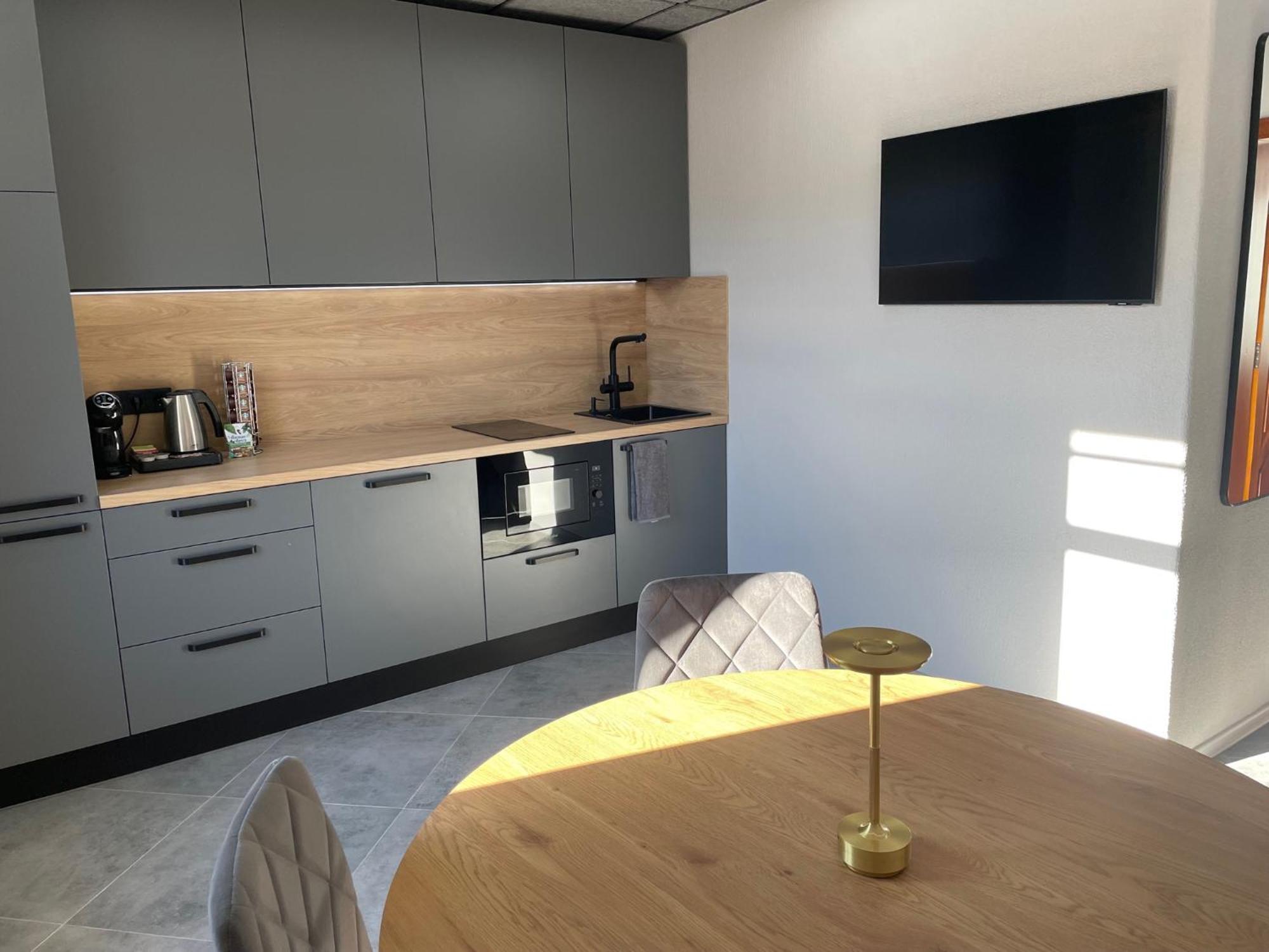 Brivibas - South / North, Free Privat Parking, Free Wifi, Self Check-in Апартаменти *